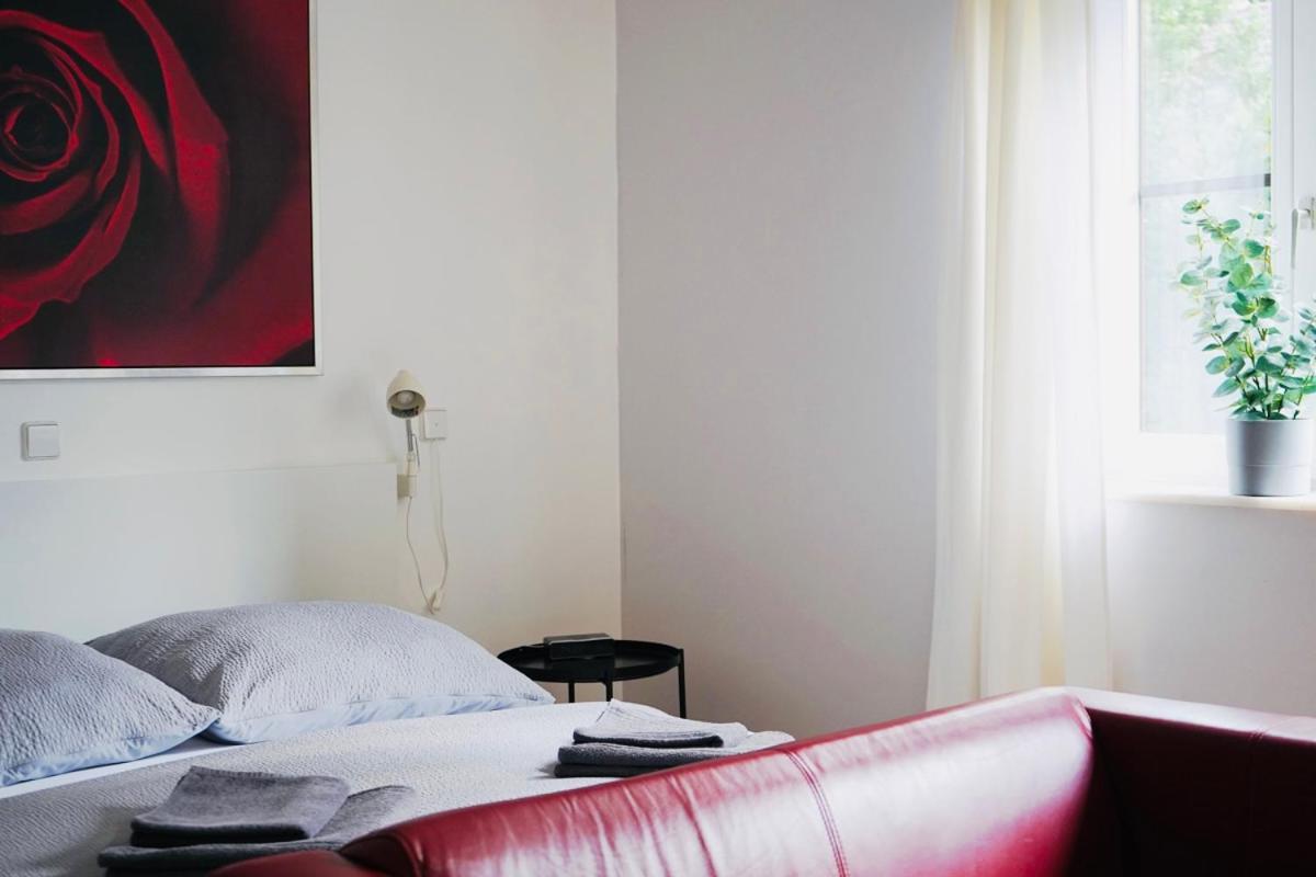 Haus Im Gruenen Fuer 6 Personen-3 Schlafzimmer- 3 Baedern -Waschmaschine-Grosse Terrasse- Vollausgestattete Kueche Wolfsbourg Extérieur photo